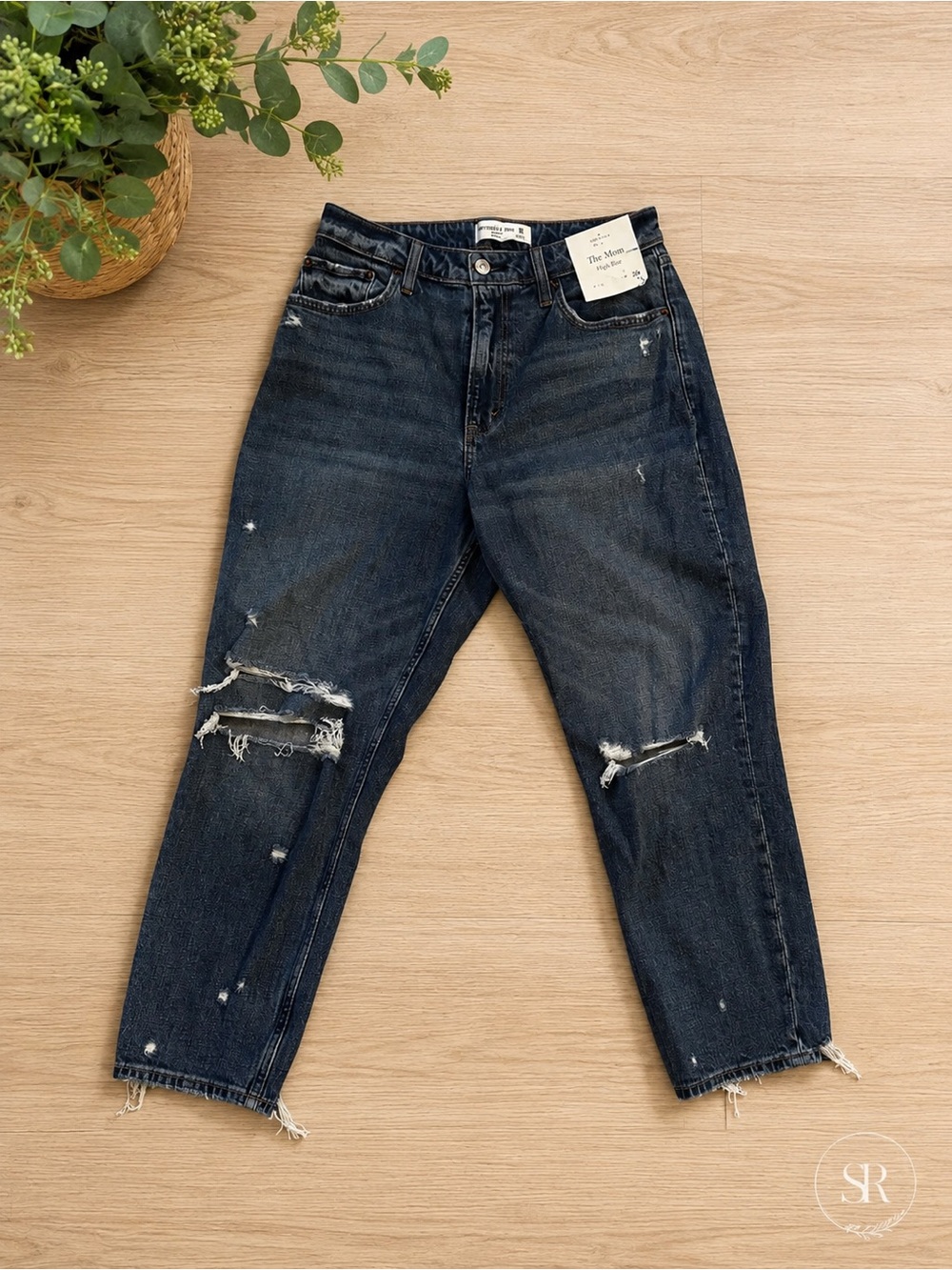 Abercrombie Curve Love The Mom High Rise Distressed Jeans NWT SZ 6 Short